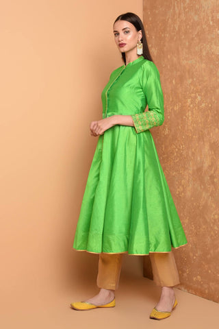 Green Silk Kurta Set With Embroidery