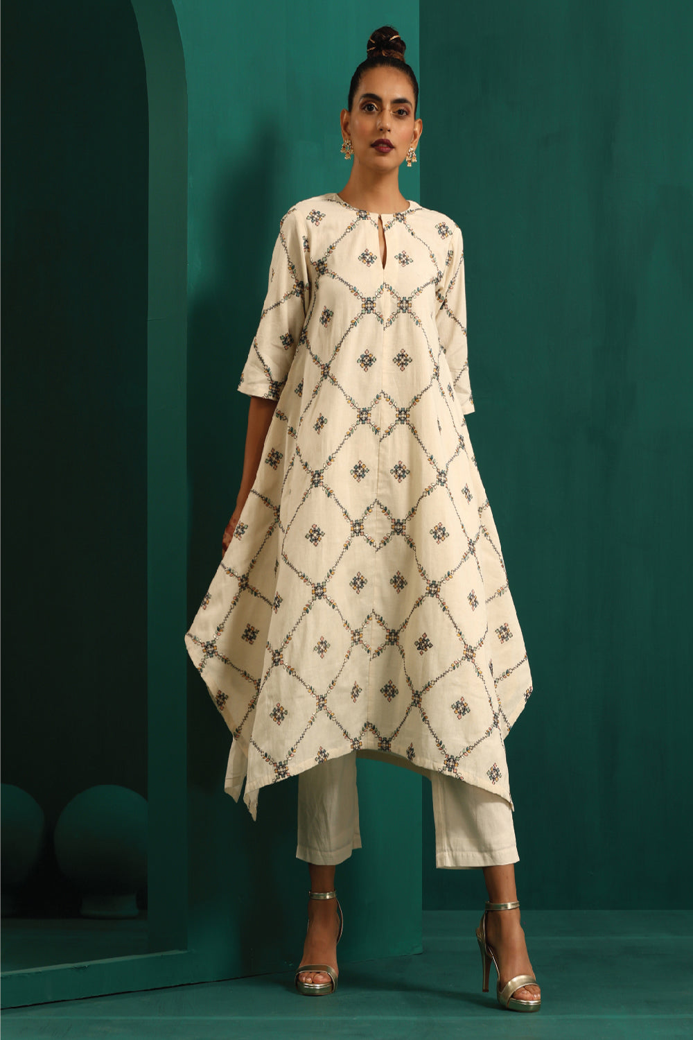 Truebrowns Ivory Rhombus Cotton Handkerchief Kurta Pant Set