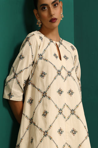 Truebrowns Ivory Rhombus Cotton Handkerchief Kurta Pant Set