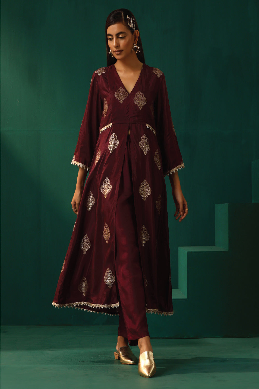 Truebrowns Wine Geometric Viscose Silk V-Neck Front Slit Kurta Pant Set