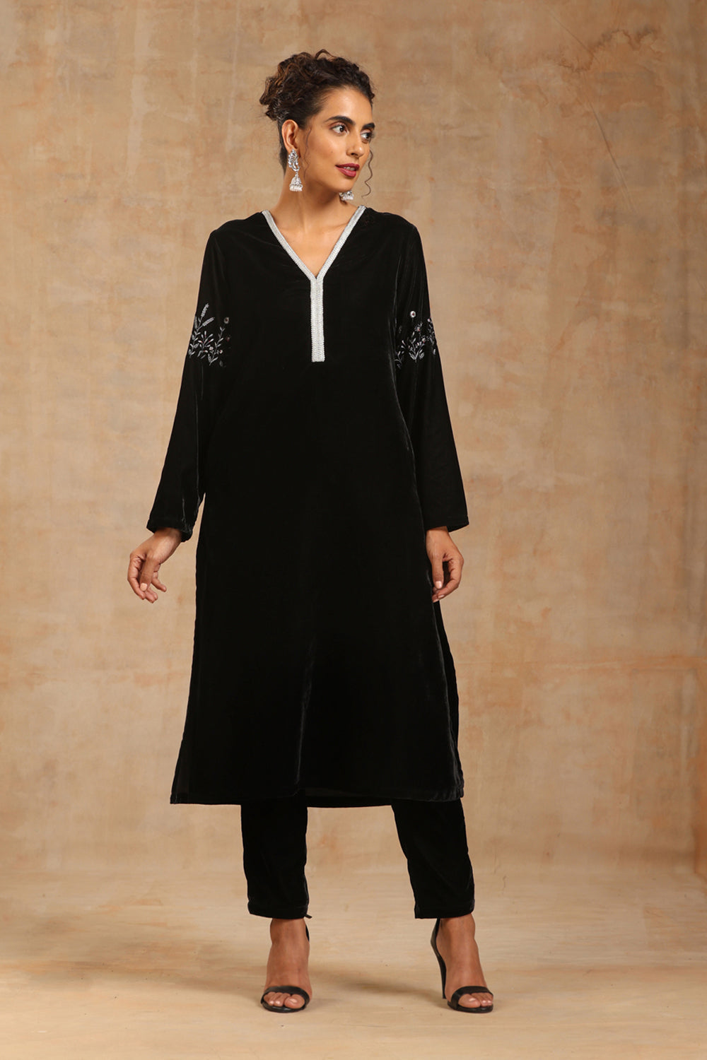 Truebrowns Black Velvet Sleeve Embroidered Kurta