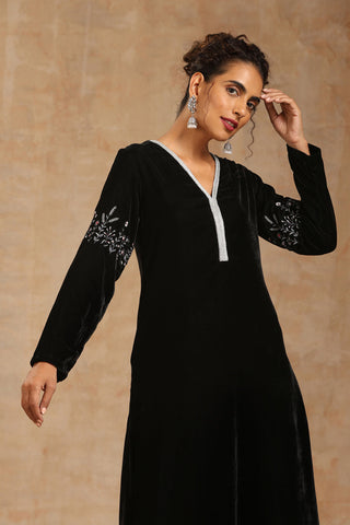 Truebrowns Black Velvet Sleeve Embroidered Kurta