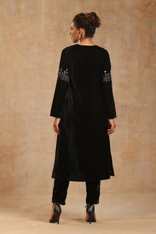 Truebrowns Black Velvet Sleeve Embroidered Kurta