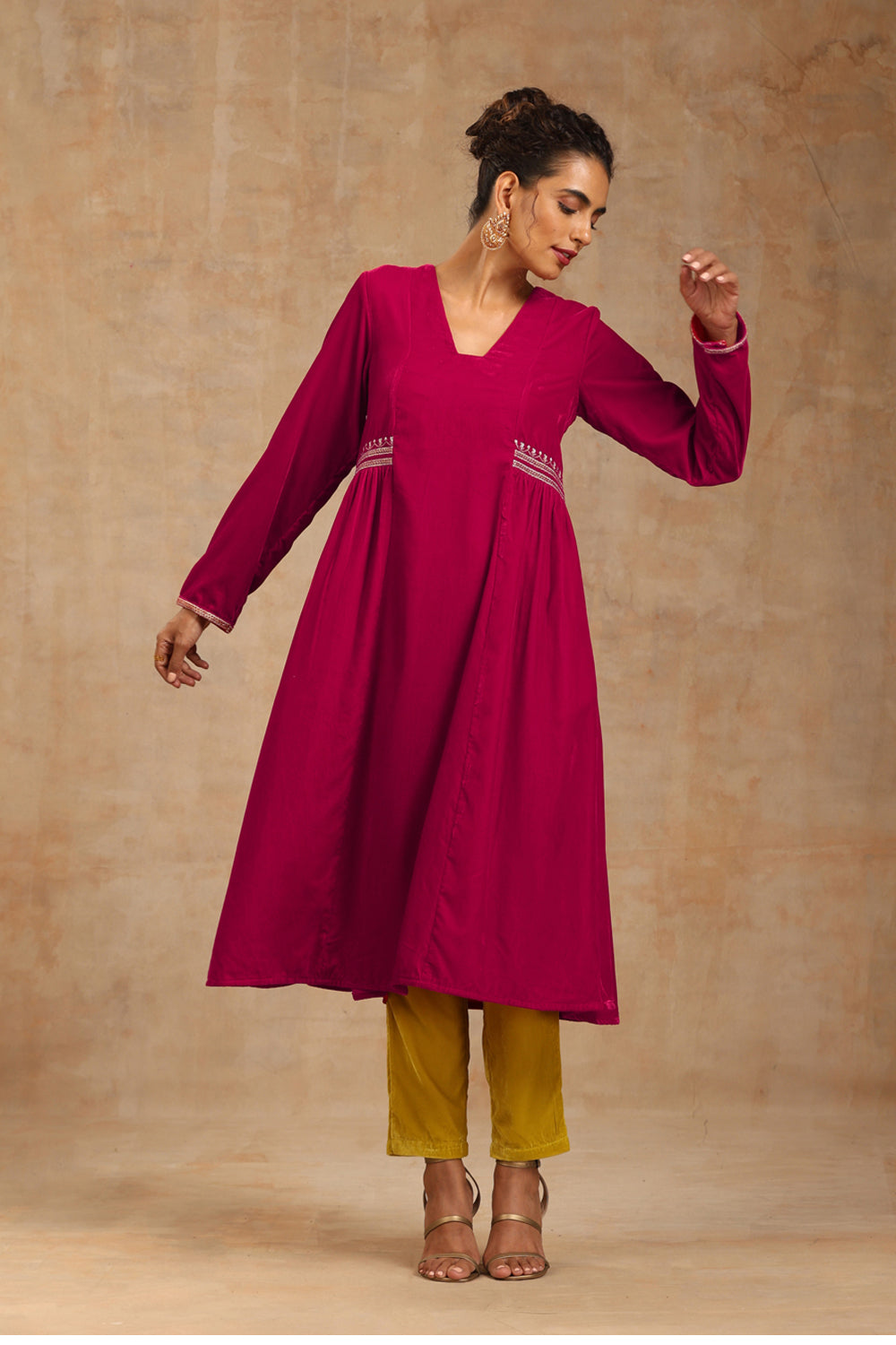 Truebrowns Rani Pink Velvet Embroidered Kurta